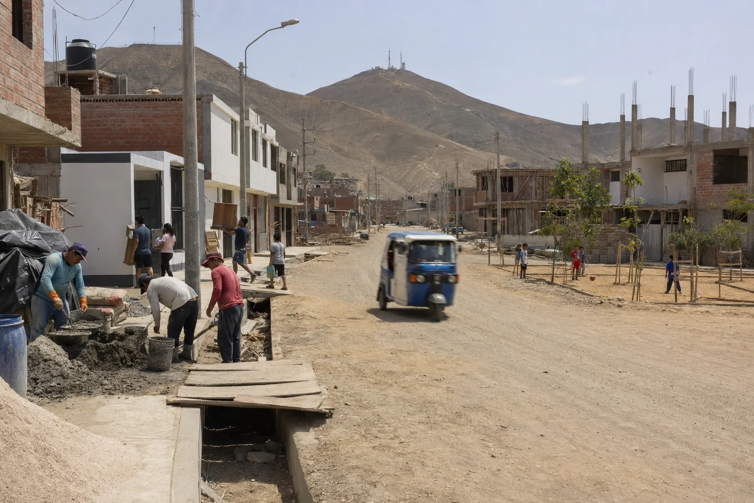 Viviendas, obras y una mototaxi en una calle de Los Pinos